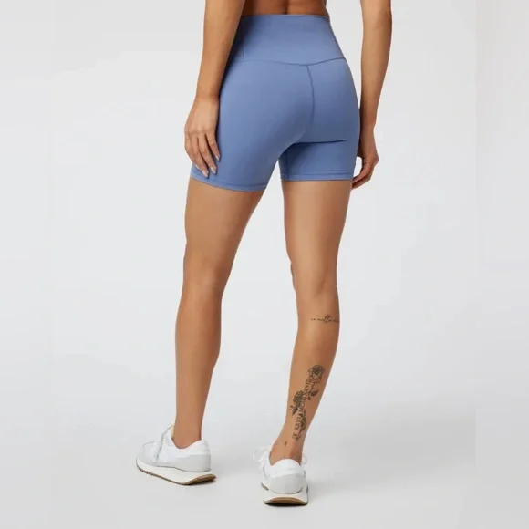 Vuori AllTheFeels Short in Blue Quartz - Picture 3 of 7